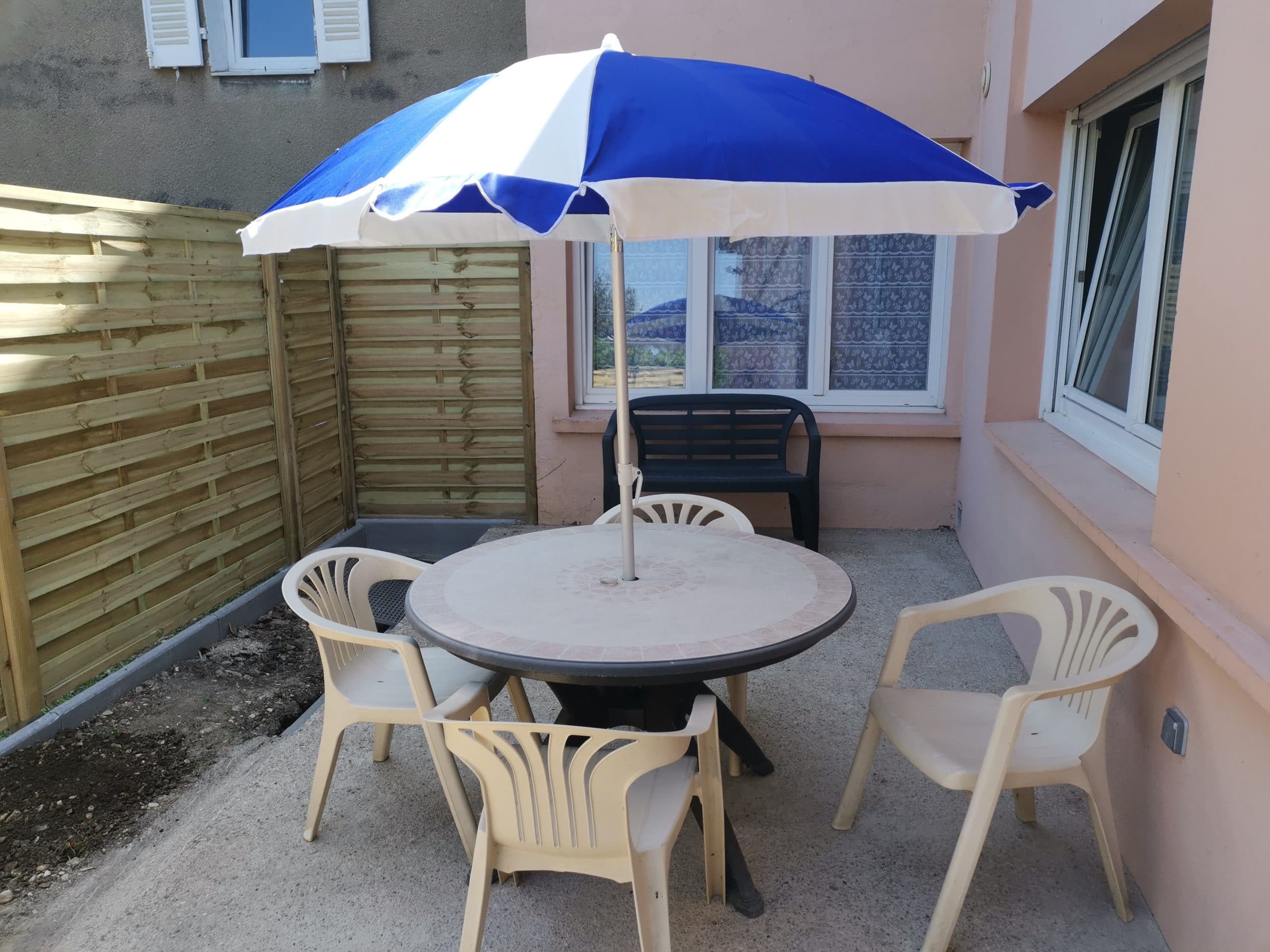 Dole le Comté Patio partie repas